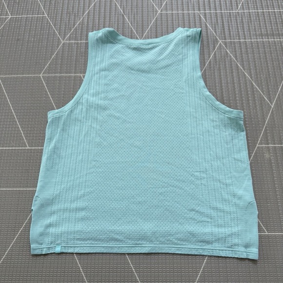 Lululemon Train to Be Tank Size 6 Wild Mint Sleeveless Crop - Picture 2 of 5